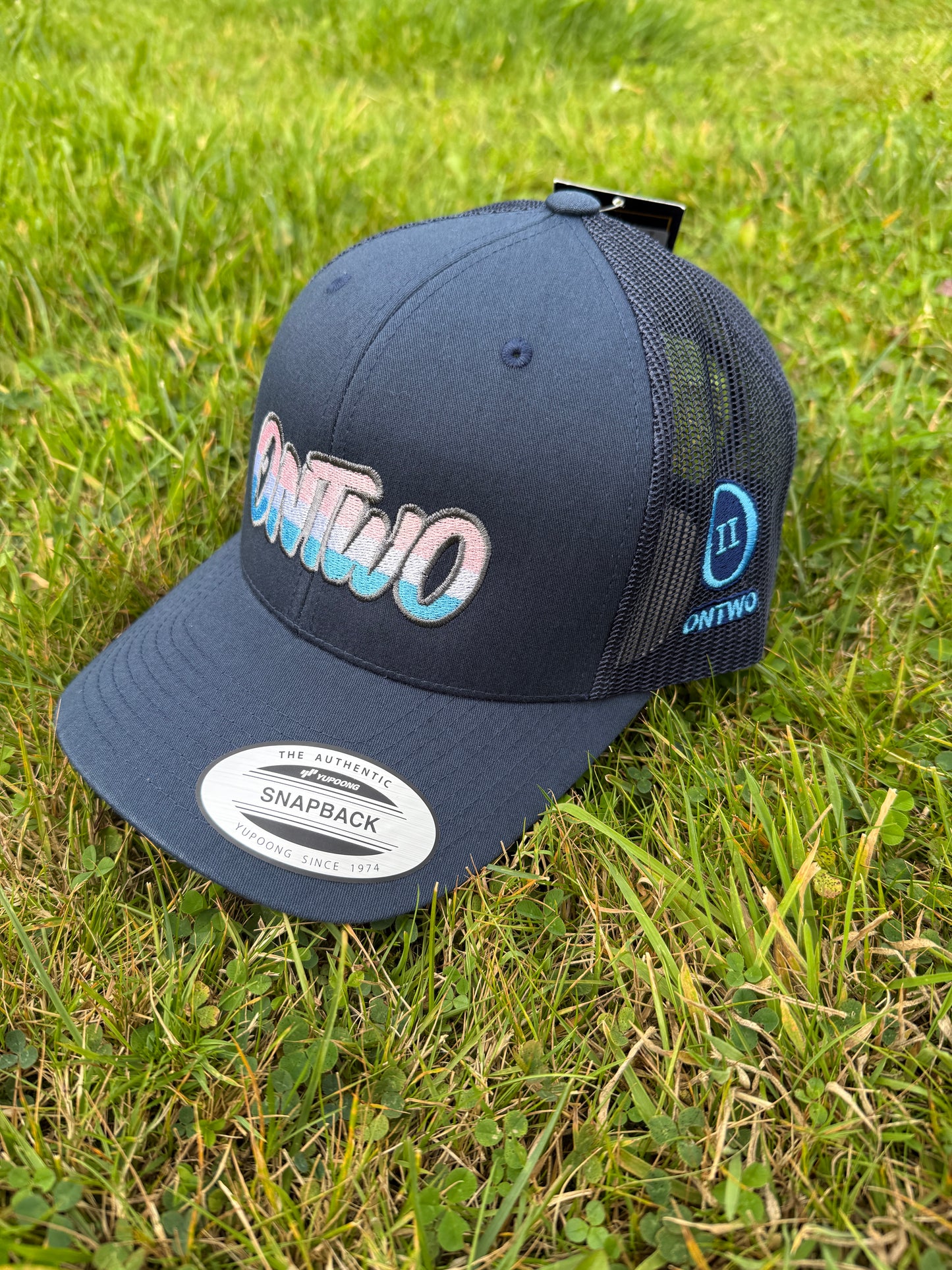 ONTWO trucker Blue & Pink