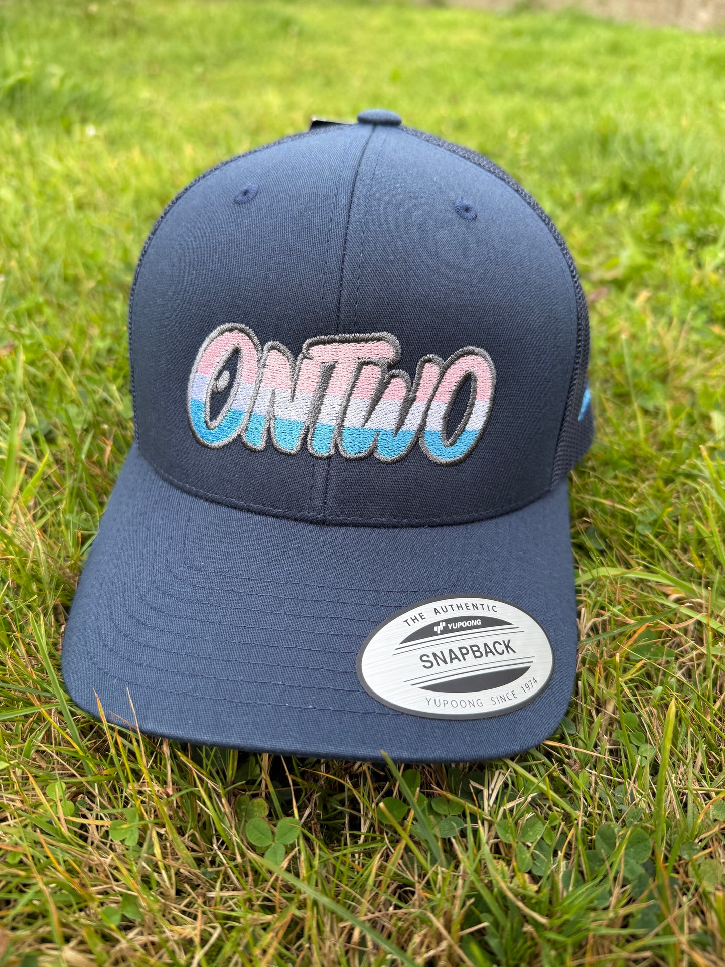 ONTWO trucker Blue & Pink